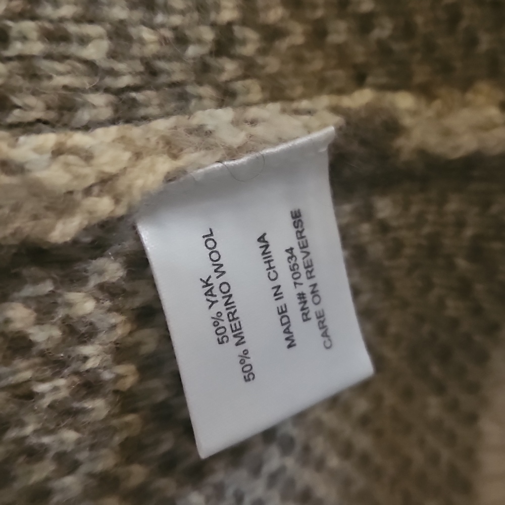 Beautiful sweater - Picture 5 of 5
